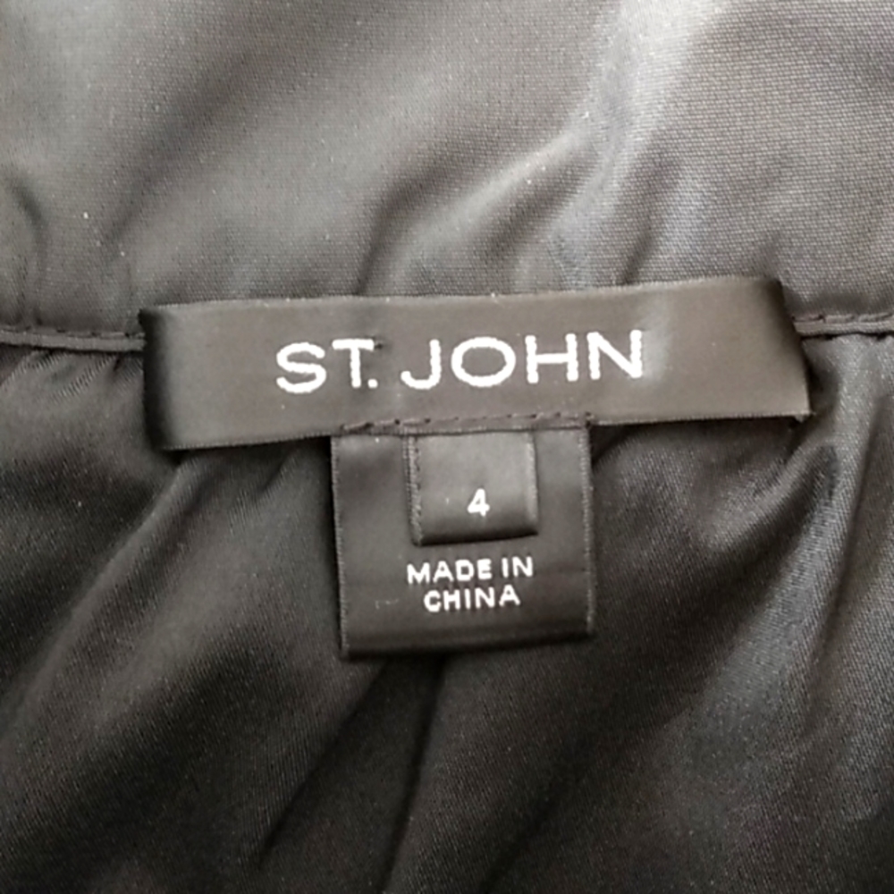 Offers Welcome❤️St. John Skirt - Rare !??! Three Layers✨ Perfect Condition ✨ - Picture 4 of 7